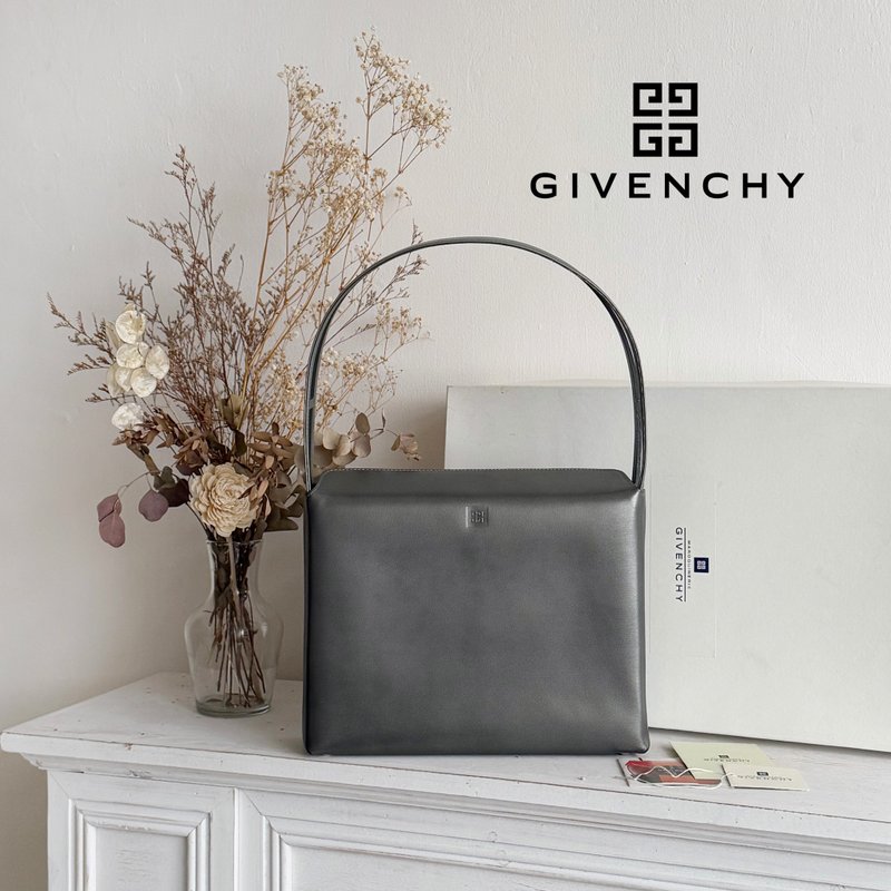 全新極美品 Givenchy Anastasia 紀梵希銀灰色皮革方包單肩背包 - 側背包/斜背包 - 真皮 灰色