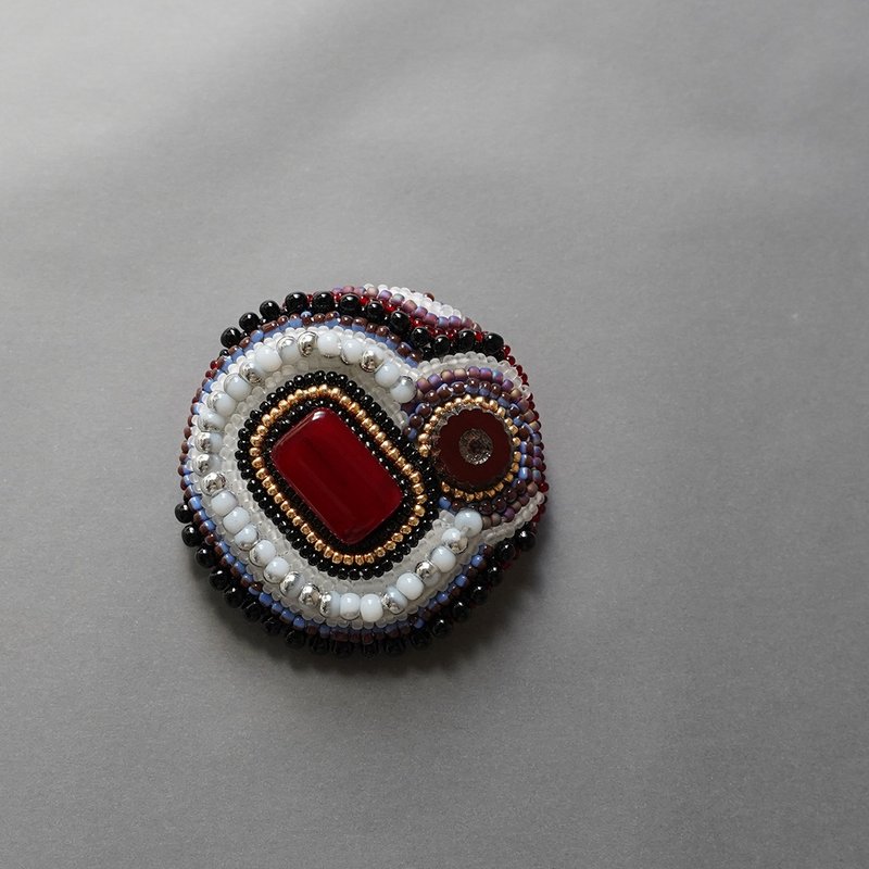 Chatty Brooch Large 12 Beaded Embroidery Brooch Wine Black Dark Unique Unique Christmas - เข็มกลัด - แก้ว สีแดง