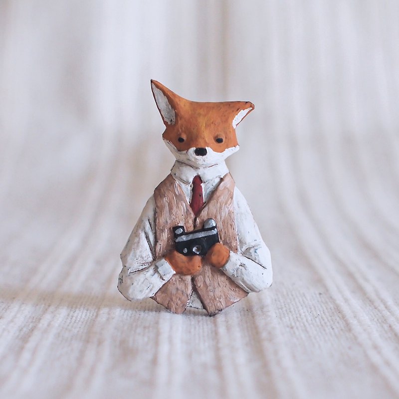 Pin resin brooch 　Selfie Fox - Brooches - Plastic Orange