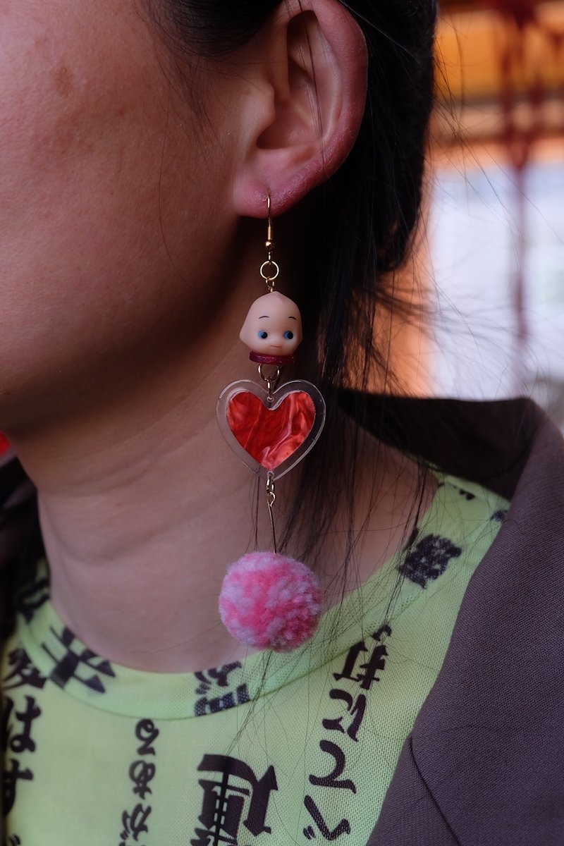 Barbie head pompom Earrings /purple/gothic/punk / Hip hop/weirds/style - ต่างหู - ซิลิคอน สีแดง