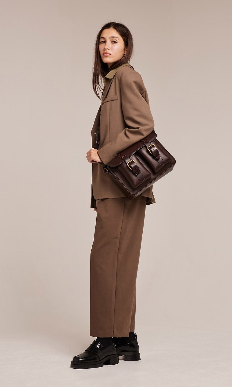 NOAH small brown soft leather modern cross-body briefcase - กระเป๋าแมสเซนเจอร์ - หนังแท้ สีนำ้ตาล