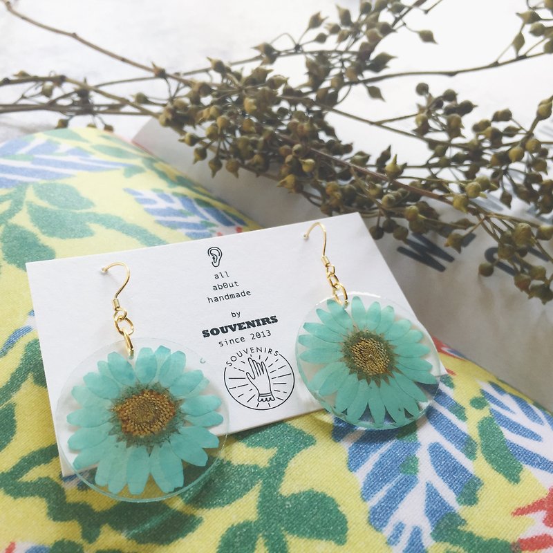| Souvenirs | original handmade eternal flower 30mm mint green chrysanthemum flower 925 gold plated earrings ear stud - Earrings & Clip-ons - Plants & Flowers Multicolor