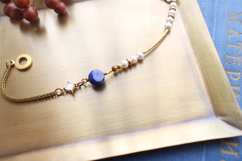 Blue sky-Lapis zircon brass bracelet - สร้อยข้อมือ - โลหะ 