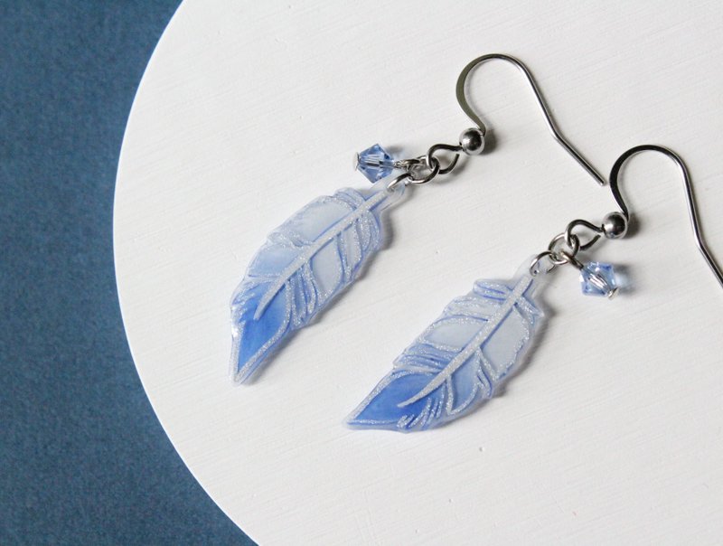 【Shrink plastic】Blue feather earring/ clip-on - Earrings & Clip-ons - Resin Blue