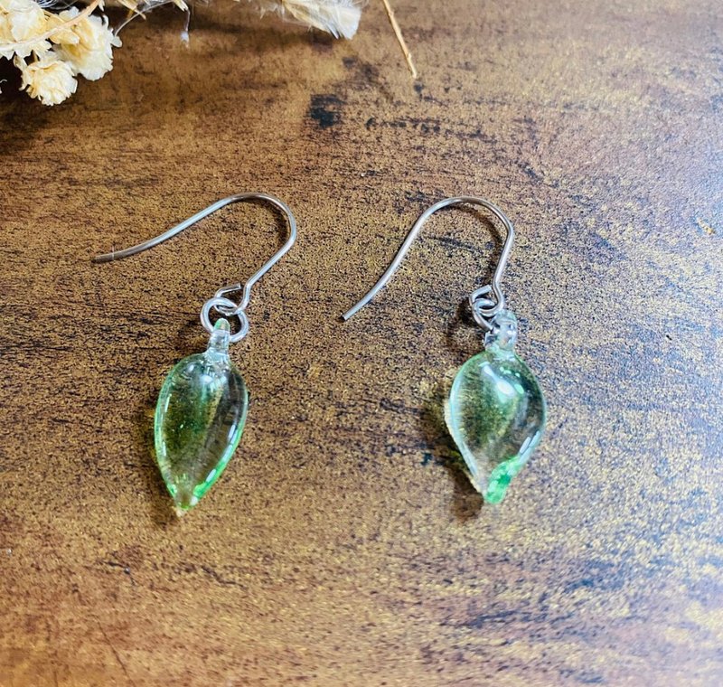 Glass leaf - Earrings & Clip-ons - Glass Green