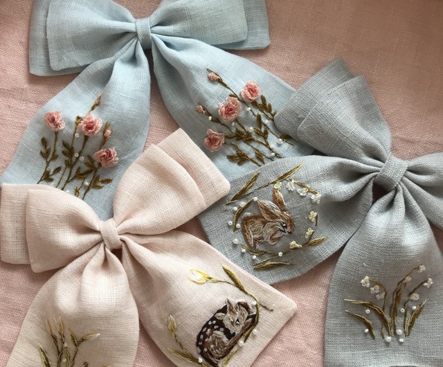 Embroidered hair bow 