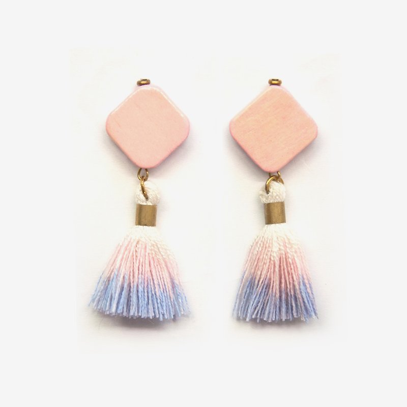 Hand-dyed cotton tassel earrings - quartz powder & tranquil blue Ear / ear clip - Earrings & Clip-ons - Wood Pink