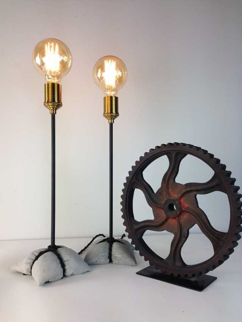 Retro‧Clear Water Model‧Sandbag Table Lamp│Good Form‧Good shape - โคมไฟ - ปูน สีเทา