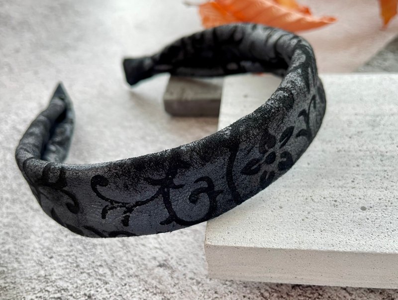 Neutral collection Black lovers Italian hand-painted sheepskin leather headband - Headbands - Genuine Leather Black