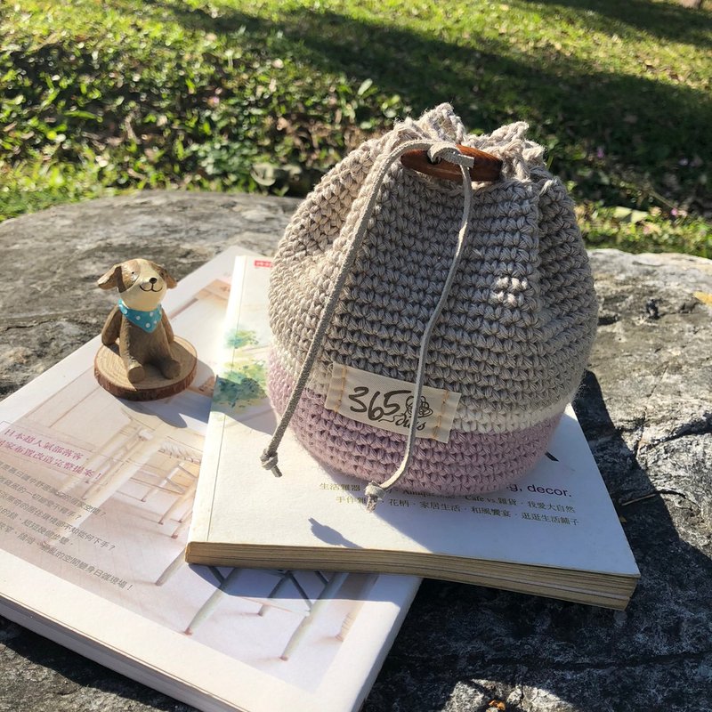 Crochet craft. Two-color ramie cosmetic bag (gray purple) - Toiletry Bags & Pouches - Cotton & Hemp Gray