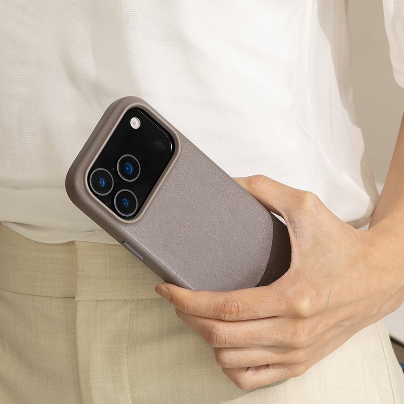 磁吸防摔皮革手機殼 iPhone 17 系列 - 礫石灰 - 手機殼/手機套 - 真皮 咖啡色