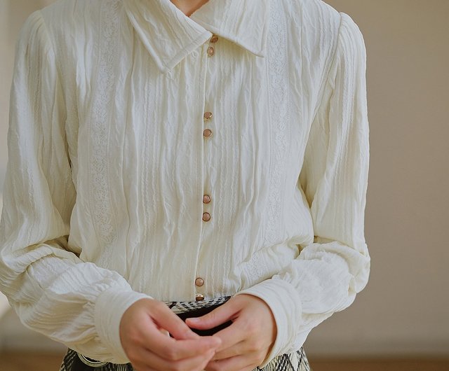 襟付きの不規則な白いシャツ 秋と冬の女性の送料無料 ショップ アンネチェンのオリジナルデザイナーブランド シャツ ブラウス Pinkoi