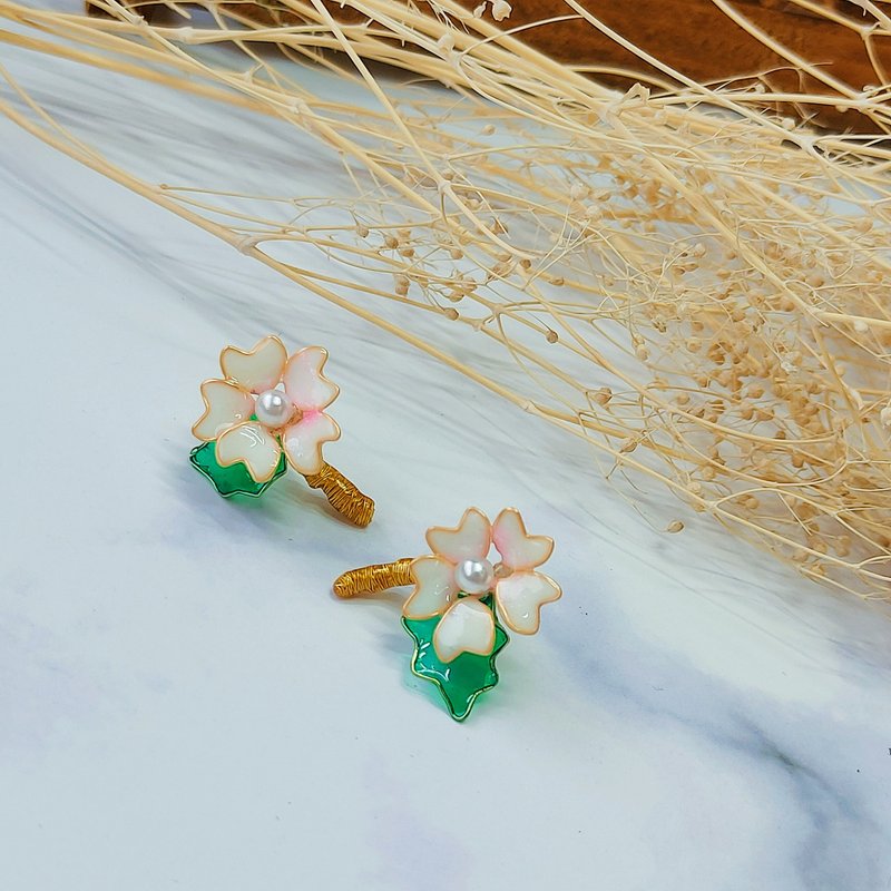 Cute single cherry blossom earrings fashion Gemstone glue resin cherry blossom earrings can be changed to clip - Earrings & Clip-ons - Resin Pink