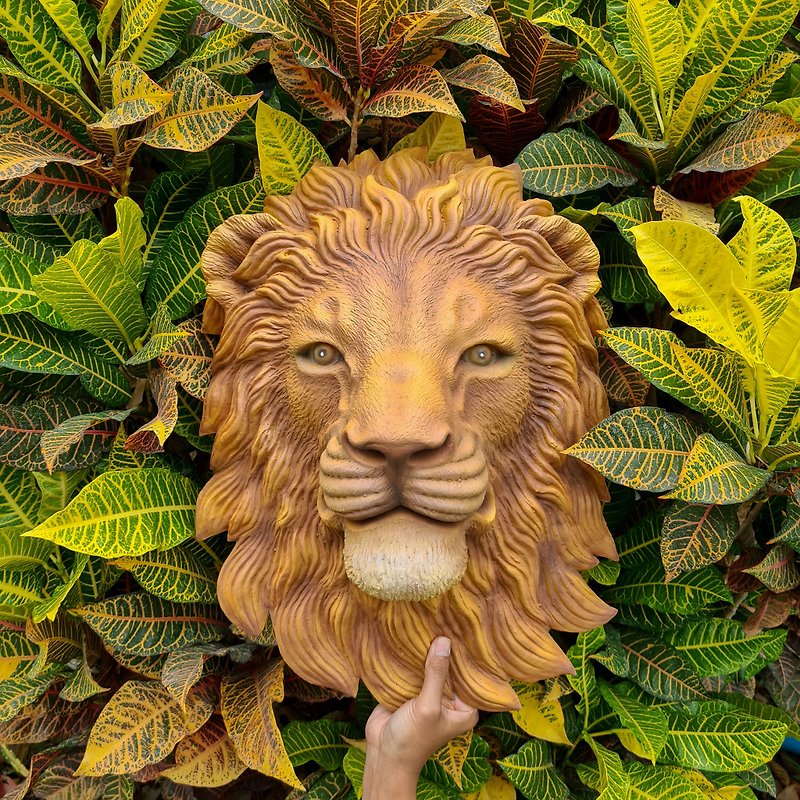 Large Lion Head Wall Art Decor | Faux Taxidermy Lifelike color Lion Head | - 牆貼/牆身裝飾 - 樹脂 多色