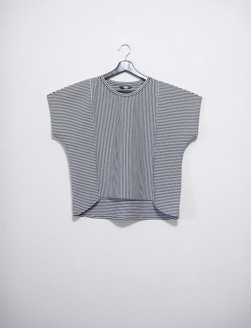 Black Line Stripe Top - เสื้อผู้หญิง - ผ้าฝ้าย/ผ้าลินิน สีดำ