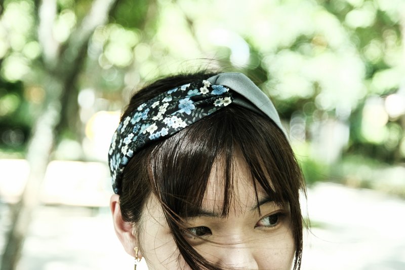 Cross Hairband [Blue/Blue Floral] - เครื่องประดับผม - ผ้าฝ้าย/ผ้าลินิน สีน้ำเงิน