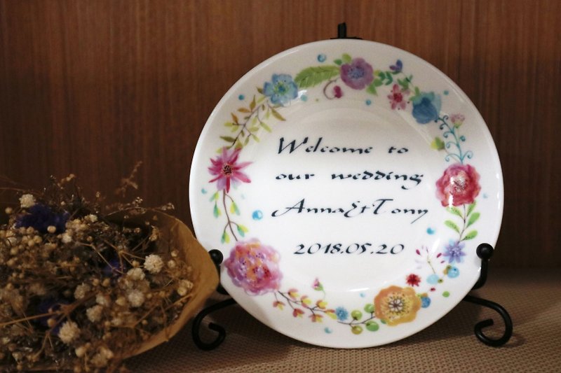 Customized gift-small fresh wreath 5-inch plate with plate stand Christmas gift - ของวางตกแต่ง - เครื่องลายคราม ขาว