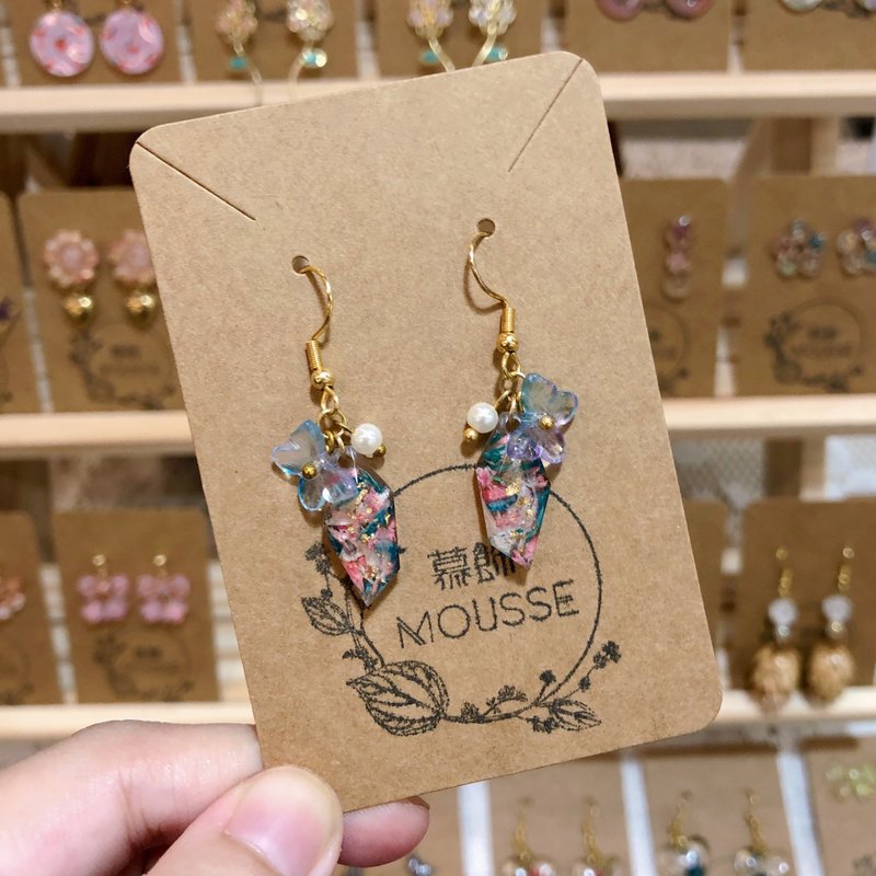 Colorful Diamond Butterfly Earrings Clip-On Hand Made Dry Flowers Japanese Resin Real Flowers - Earrings & Clip-ons - Resin Multicolor