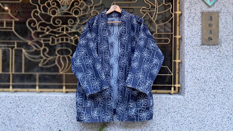 AMIN'S SHINY WORLD Denim all-over graffiti jacquard flowers KIMONO - เสื้อโค้ทผู้ชาย - ผ้าฝ้าย/ผ้าลินิน สีน้ำเงิน