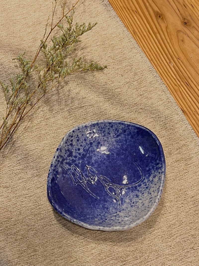 陶盤 含蓄的愛 - 盤子/餐盤 - 陶 藍色