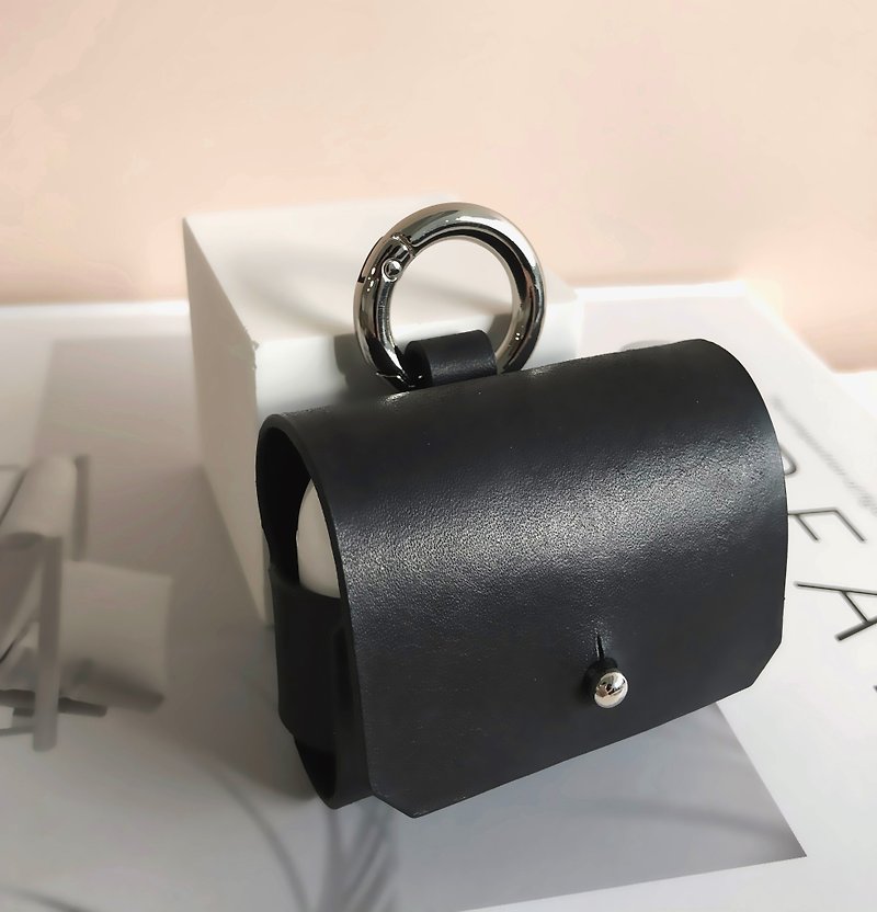 Minimalist style leather AirPods Pro case (personalized, gift) - Black - ที่เก็บหูฟัง - หนังแท้ สีดำ