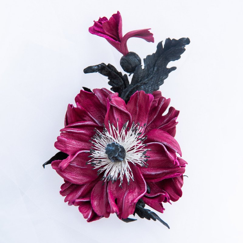 Pink flower brooch pin / Leather anniversary gift for her - เข็มกลัด - หนังแท้ สึชมพู