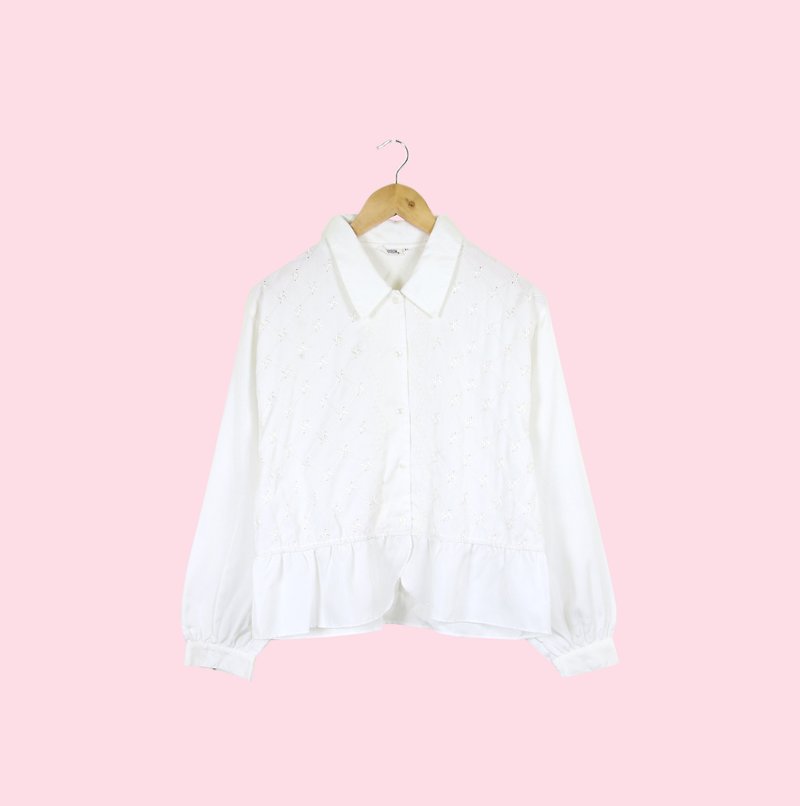 バックグリーンへ::日本の細かい白い絹のシャツの襟ショートコンチネンタル裾の蓮の葉のヴィンテージ（JS-17） - シャツ・ブラウス - シルク・絹 ホワイト