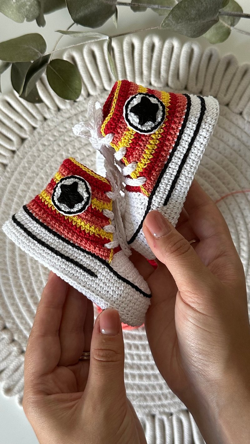 Cute Converse Baby Booties Baby Newborn Shoes Gift Baby Reveal Party Family Look - รองเท้าเด็ก - ผ้าฝ้าย/ผ้าลินิน สีแดง