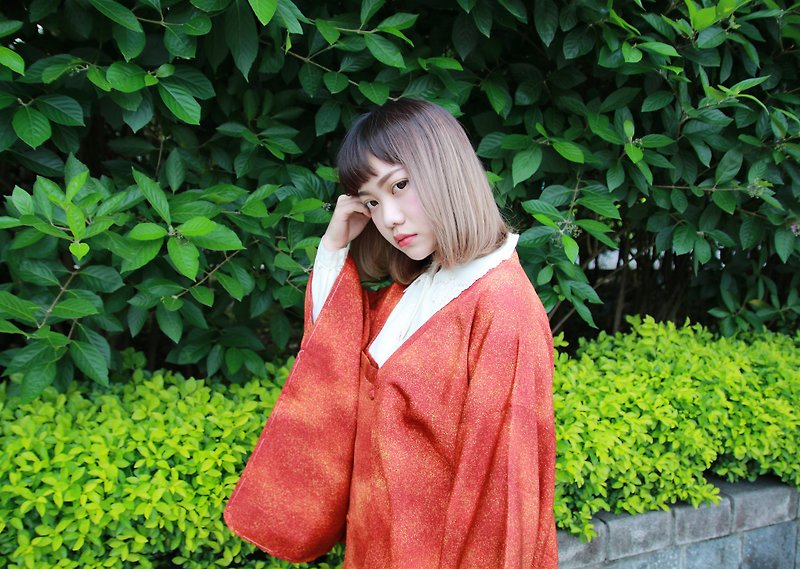 Back to Green::日本帶回 星火燎原 vintage kimono (KBI-50) - 女大衣/外套 - 絲．絹 紅色
