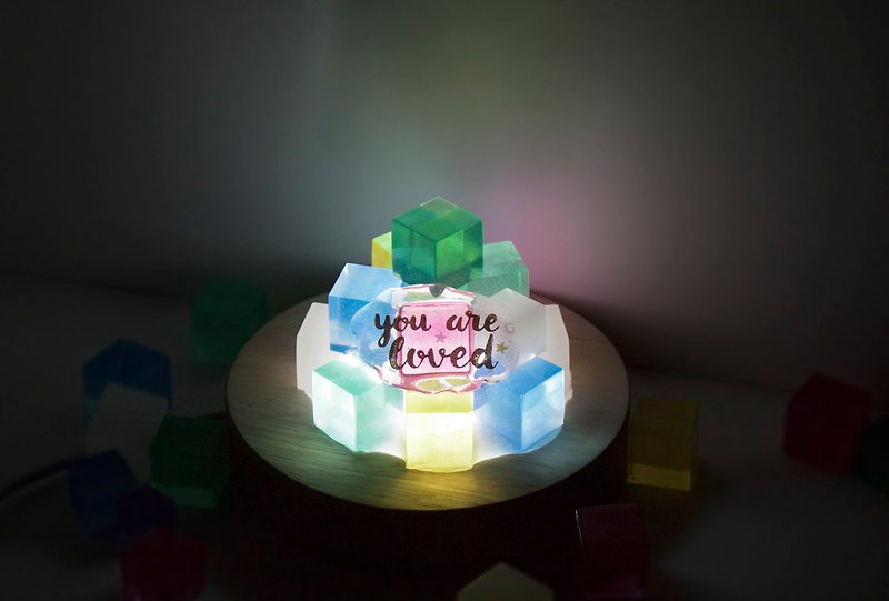 糖果方塊氣氛燈 居家裝飾夜燈 木質小桌燈 你是被愛的 - 燈具/燈飾 - 樹脂 多色