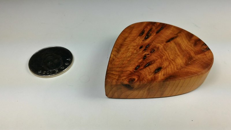Taiwan yew playing pieces - Necklaces - Wood 