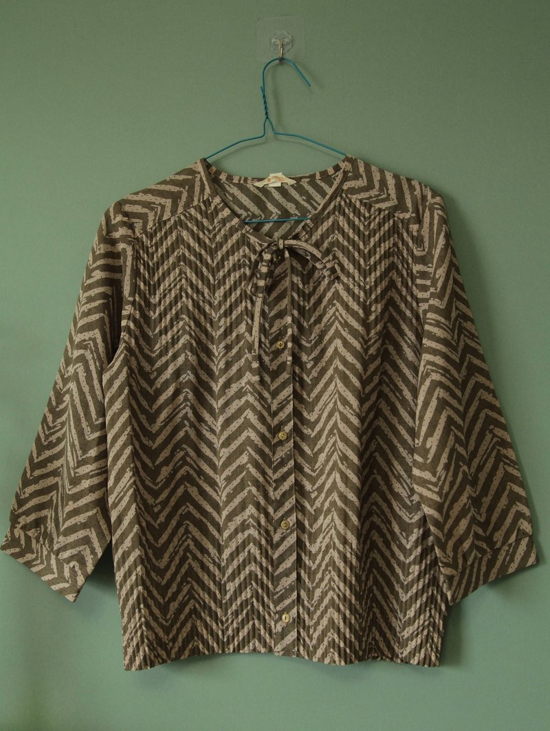 vintage wavy pleated striped shirt 044 - เสื้อเชิ้ตผู้หญิง - เส้นใยสังเคราะห์ สีเขียว