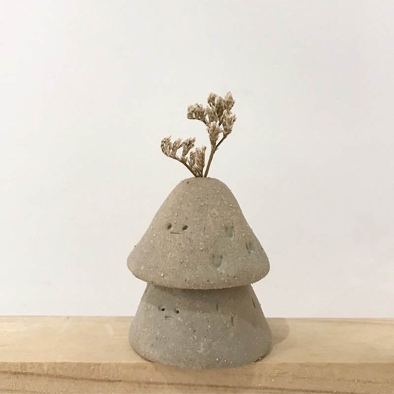 BUGS | mini flowerware | essential oil diffuser - Pottery & Ceramics - Pottery Khaki