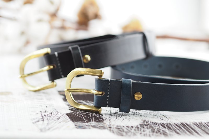 Italian vegetable tanned leather belt 35 mm dark blue limited quantity made in Japan parts - เข็มขัด - หนังแท้ หลากหลายสี