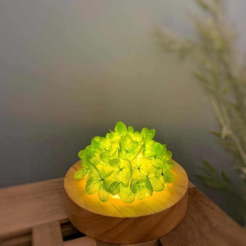 Green Hydrangea Night Light Crystal Atmosphere Lamp Natural Stone Art Lamp Handmade Gift - โคมไฟ - พืช/ดอกไม้ สีเขียว