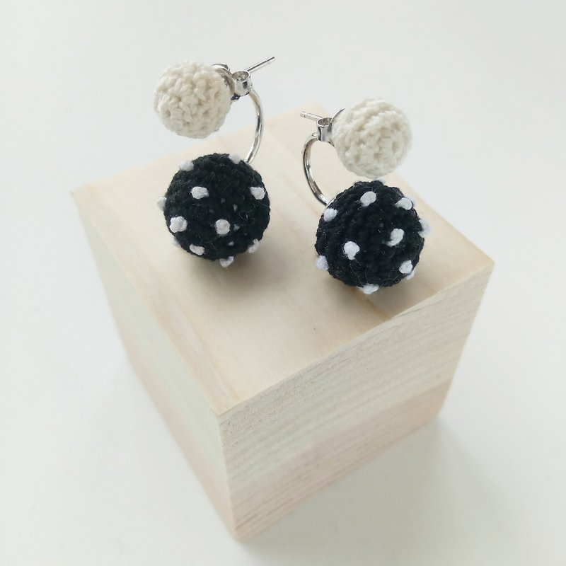 Black Polka Dots Crochet Earrings - ต่างหู - ผ้าฝ้าย/ผ้าลินิน สีดำ