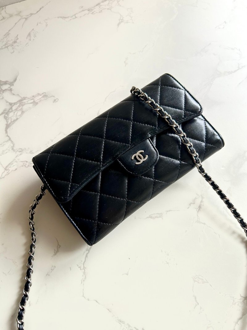 【LA LUNE】Second-hand Chanel black leather long wallet side crossbody shoulder bag - กระเป๋าแมสเซนเจอร์ - หนังแท้ สีดำ