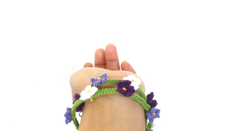 かぎ針編みの小さな花のブレスレット、紫、白、薄いライラック、フローラル ラリアット リスト ブレスレット - ブレスレット - コットン・麻 パープル