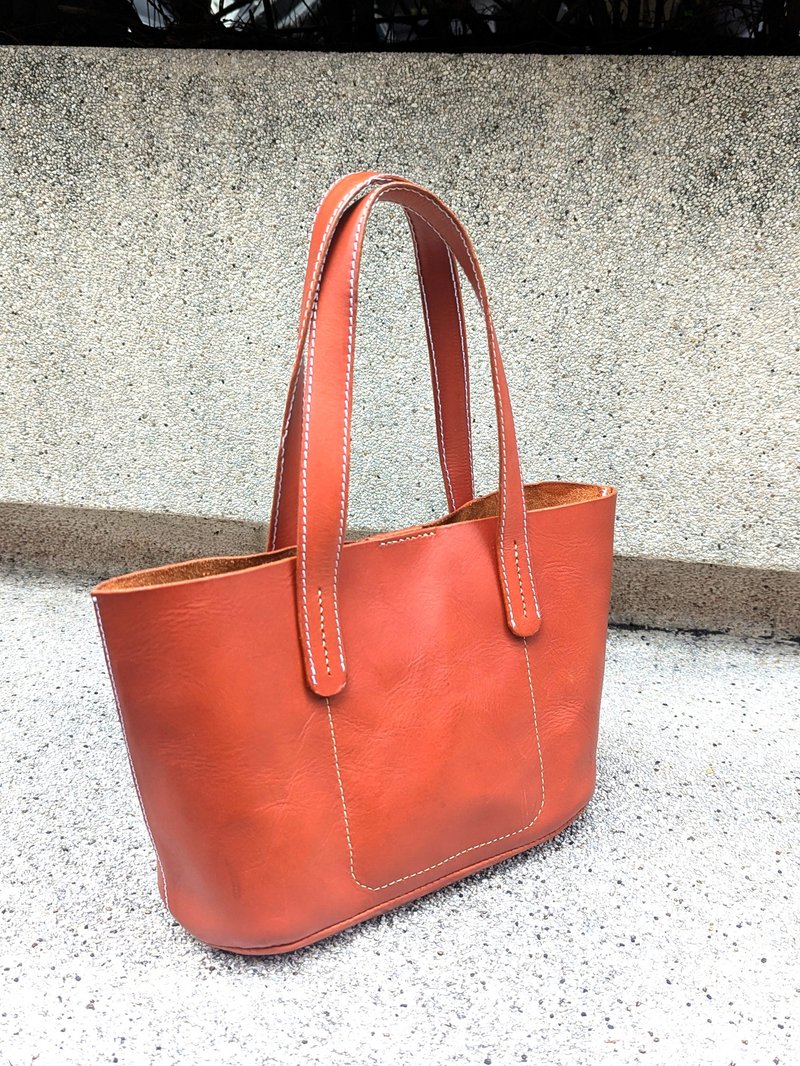 Daughter’s lunch bag-leather handmade small tote bag - กระเป๋าถือ - หนังแท้ สีนำ้ตาล