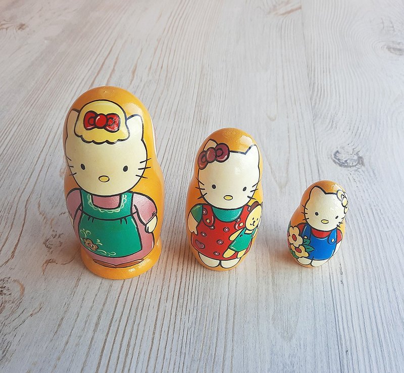 Hello Kitty small Russian matryoshka wooden nesting dolls 3 pieces - ของเล่นเด็ก - ไม้ 