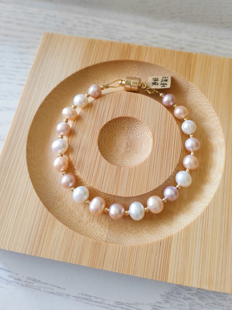 Natural water freshwater pearl bracelet/gradient three-color/14k gold-filled with beads/original handmade - สร้อยข้อมือ - คริสตัล หลากหลายสี