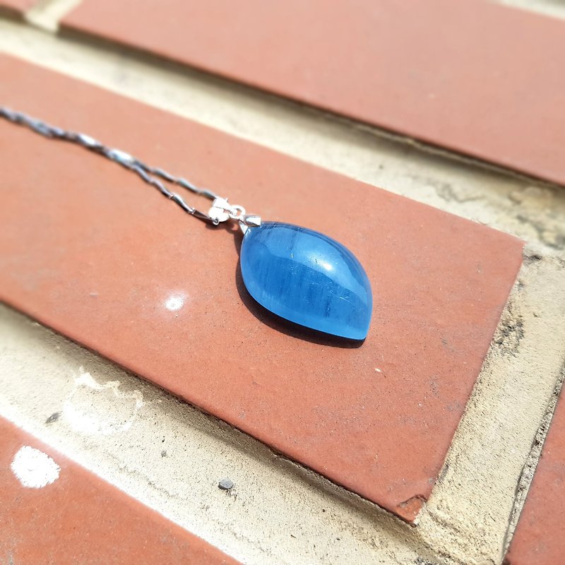 Girl Crystal World - [Good Water] - Aquamarine necklace pendant with 925 sterling silver chain - Necklaces - Gemstone Blue