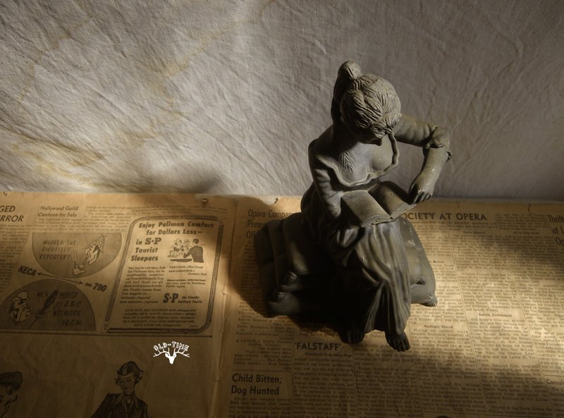 [OLD-TIME] Early Taiwanese Reading Girl - Items for Display - Other Materials Multicolor