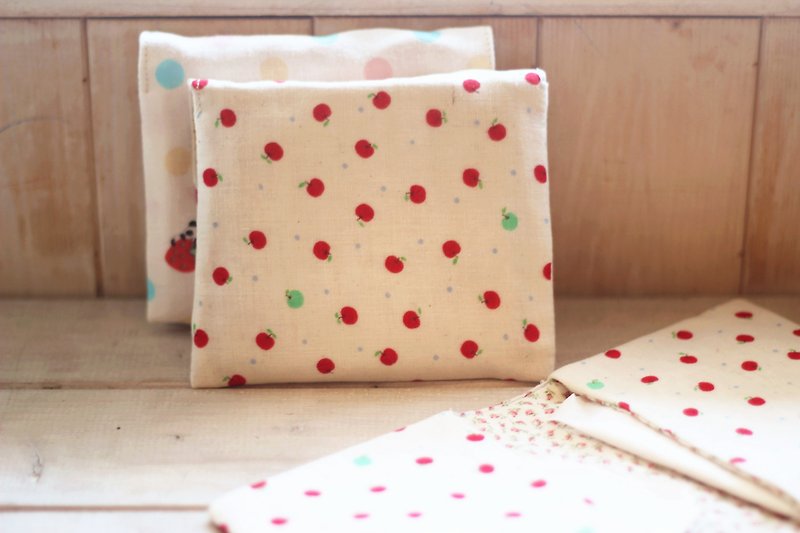 Handmade Handmade. Hand cotton blanket. Face paper bag. Small apple - Toiletry Bags & Pouches - Cotton & Hemp Red