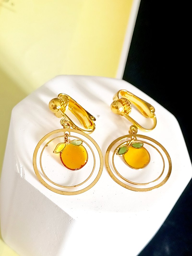 vintage jewelry delicate plastic color small orange pendant clip-on earrings - Earrings & Clip-ons - Other Metals 