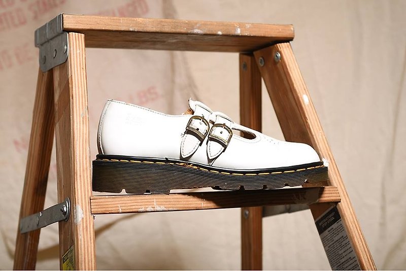 Vintage Dr. Martens Shoes 白色雕花娃娃鞋 馬汀靴 英製老馬丁 古著 - 芭蕾舞鞋/平底鞋 - 真皮 白色