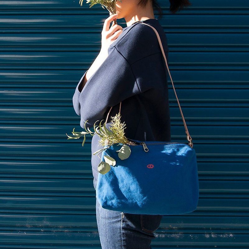Mushroom Mogu / Leather Shoulder Bag / Gülen (Cobalt Blue) - Messenger Bags & Sling Bags - Cotton & Hemp Blue
