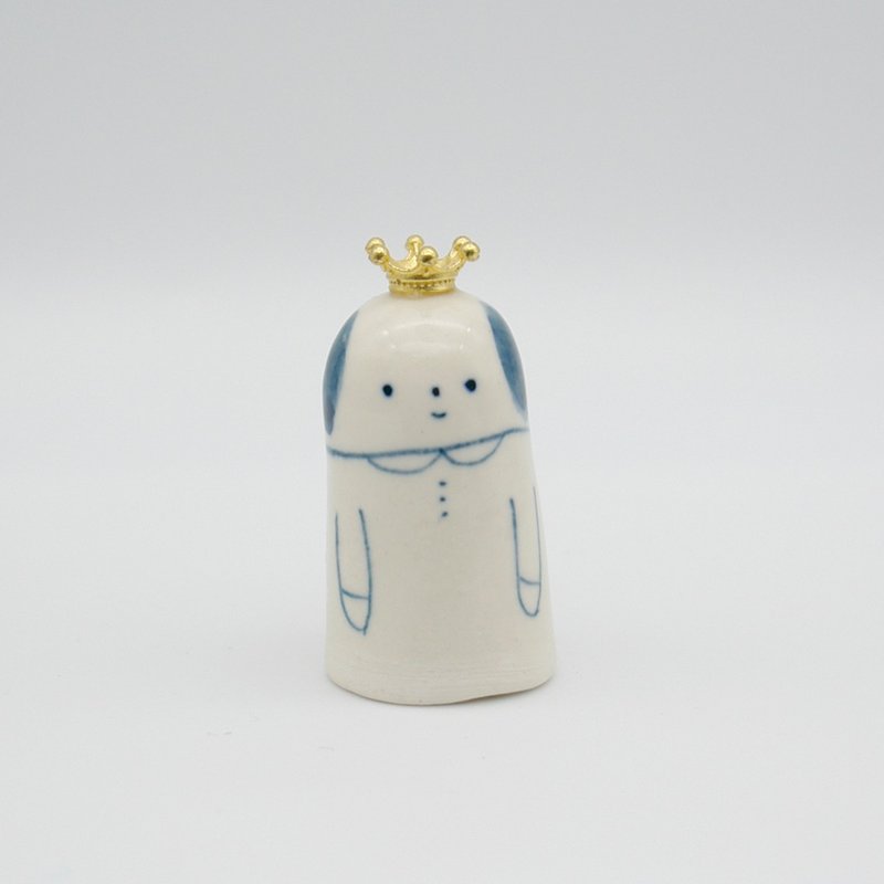 手作り陶人形　王冠をかぶったわんちゃん - 擺飾/家飾品 - 瓷 白色