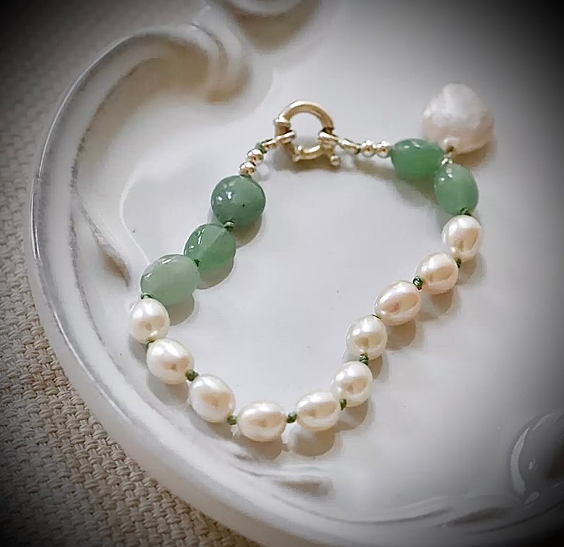 C&W Japanese imported natural freshwater special-shaped pearls and natural Hetian jade temperament bracelet - Bracelets - Pearl Gold