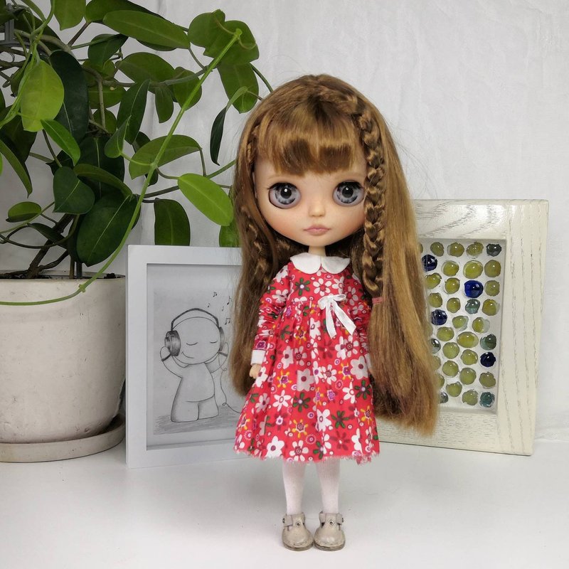 Red dress with flowers for Blythe doll.  Blythe doll clothes. Outfit Blythe doll - ตุ๊กตา - ผ้าฝ้าย/ผ้าลินิน 